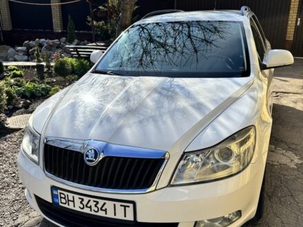 Шкода Октавия 2010 в Первомайск на Automoto.ua Белый Шкода Октавия, объемом двигателя 1.6 л и пробегом 349 тыс. км за 7999 $, фото 1 на Automoto.ua
