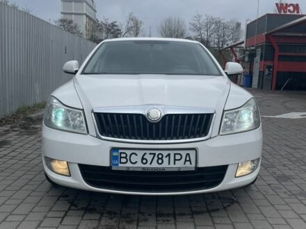 Шкода Октавия 2010 в Львове на Automoto.ua Белый Шкода Октавия, объемом двигателя 1.6 л и пробегом 265 тыс. км за 7500 $, фото 1 на Automoto.ua