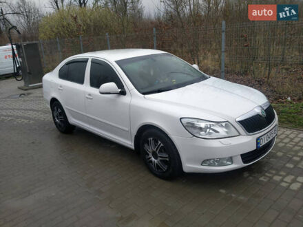 Шкода Октавия 2010 в Богородчанах на Automoto.ua Белый Шкода Октавия, объемом двигателя 1.6 л и пробегом 270 тыс. км за 7350 $, фото 1 на Automoto.ua