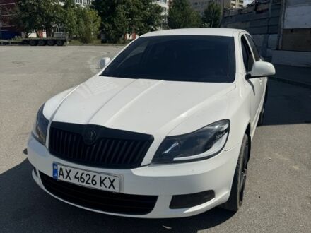 Білий Шкода Октавія, об'ємом двигуна 1.8 л та пробігом 216 тис. км за 8400 $, фото 1 на Automoto.ua