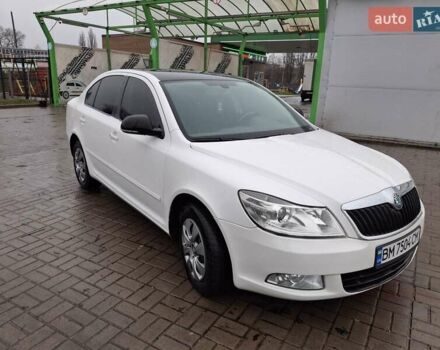 Белый Шкода Октавия, объемом двигателя 1.6 л и пробегом 240 тыс. км за 8100 $, фото 1 на Automoto.ua