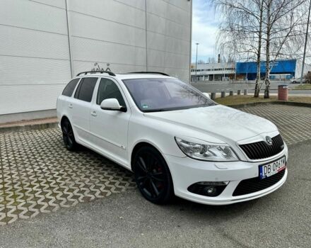 Белый Шкода Октавия, объемом двигателя 2 л и пробегом 220 тыс. км за 4123 $, фото 1 на Automoto.ua