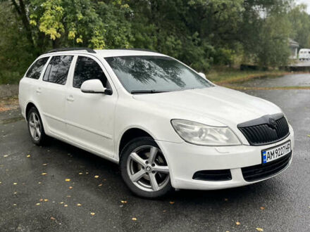 Шкода Октавія 2010 у Житомирі на Automoto.ua Білий Шкода Октавія, об'ємом двигуна 1.6 л та пробігом 349 тис. км за 6550 $, фото 1 на Automoto.ua