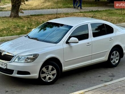Білий Шкода Октавія, об'ємом двигуна 1.6 л та пробігом 125 тис. км за 8990 $, фото 1 на Automoto.ua