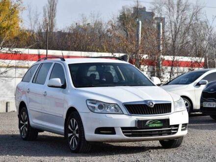 Белый Шкода Октавия, объемом двигателя 1.6 л и пробегом 259 тыс. км за 7200 $, фото 1 на Automoto.ua