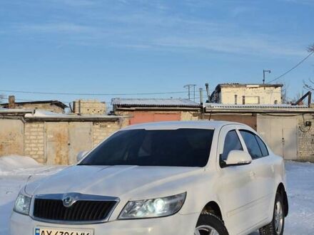 Белый Шкода Октавия, объемом двигателя 1.6 л и пробегом 190 тыс. км за 7800 $, фото 1 на Automoto.ua