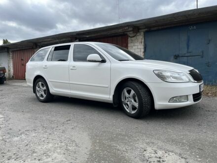 Шкода Октавия 2010 в Горишние Плавни (Комсомольск) на Automoto.ua Белый Шкода Октавия, объемом двигателя 1.8 л и пробегом 250 тыс. км за 8000 $, фото 1 на Automoto.ua