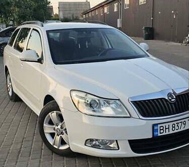Шкода Октавія 2011 у Одесі на Automoto.ua Білий Шкода Октавія, об'ємом двигуна 1.6 л та пробігом 275 тис. км за 8500 $, фото 1 на Automoto.ua