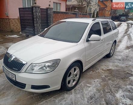 Білий Шкода Октавія, об'ємом двигуна 1.6 л та пробігом 263 тис. км за 6850 $, фото 1 на Automoto.ua