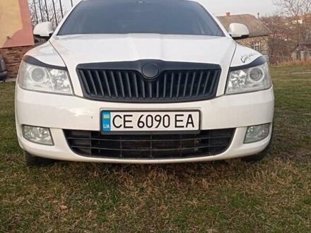 Шкода Октавия 2011 в Черновцах на Automoto.ua Белый Шкода Октавия, объемом двигателя 2 л и пробегом 384 тыс. км за 7900 $, фото 1 на Automoto.ua
