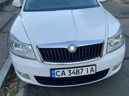 Шкода Октавия 2011 в Ужгороде на Automoto.ua Белый Шкода Октавия, объемом двигателя 1.6 л и пробегом 240 тыс. км за 8615 $, фото 1 на Automoto.ua