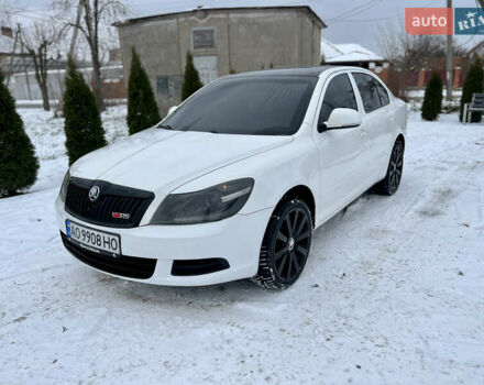 Белый Шкода Октавия, объемом двигателя 1.6 л и пробегом 220 тыс. км за 6299 $, фото 1 на Automoto.ua