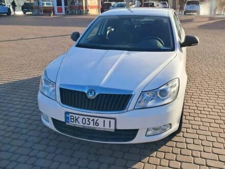 Белый Шкода Октавия, объемом двигателя 1.2 л и пробегом 154 тыс. км за 6500 $, фото 1 на Automoto.ua
