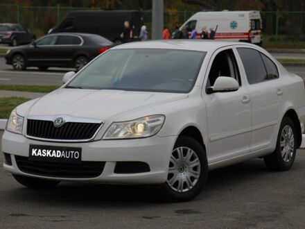 Белый Шкода Октавия, объемом двигателя 1.6 л и пробегом 239 тыс. км за 8100 $, фото 1 на Automoto.ua
