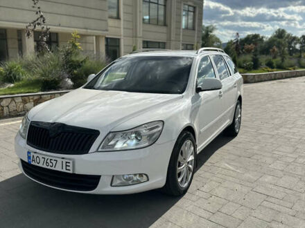Шкода Октавия 2011 в Хусте на Automoto.ua Белый Шкода Октавия, объемом двигателя 1.98 л и пробегом 282 тыс. км за 8300 $, фото 1 на Automoto.ua