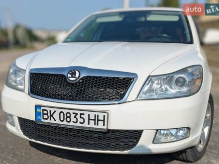 Шкода Октавія 2011 у Сарнах на Automoto.ua Білий Шкода Октавія, об'ємом двигуна 2 л та пробігом 230 тис. км за 10550 $, фото 1 на Automoto.ua