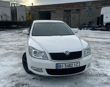 Белый Шкода Октавия, объемом двигателя 1.8 л и пробегом 160 тыс. км за 8800 $, фото 1 на Automoto.ua