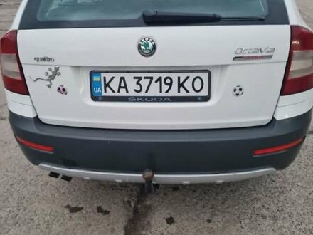 Белый Шкода Октавия, объемом двигателя 1.8 л и пробегом 255 тыс. км за 8000 $, фото 1 на Automoto.ua
