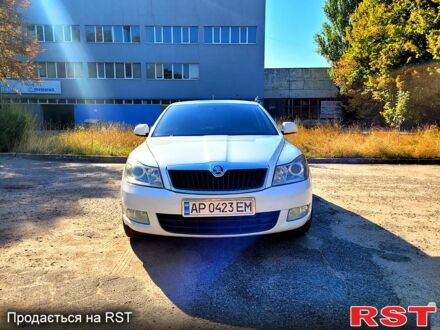 Білий Шкода Октавія, об'ємом двигуна 1.6 л та пробігом 208 тис. км за 7500 $, фото 1 на Automoto.ua