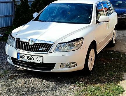 Білий Шкода Октавія, об'ємом двигуна 1.6 л та пробігом 204 тис. км за 8600 $, фото 1 на Automoto.ua