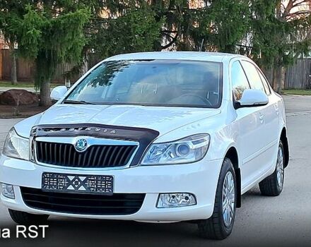 Белый Шкода Октавия, объемом двигателя 1.6 л и пробегом 105 тыс. км за 8300 $, фото 1 на Automoto.ua
