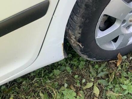 Белый Шкода Октавия, объемом двигателя 1.6 л и пробегом 345 тыс. км за 4500 $, фото 1 на Automoto.ua