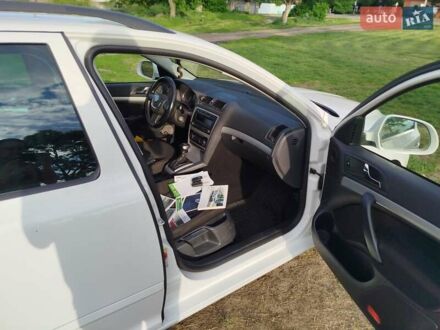 Білий Шкода Октавія, об'ємом двигуна 1.8 л та пробігом 250 тис. км за 7700 $, фото 1 на Automoto.ua