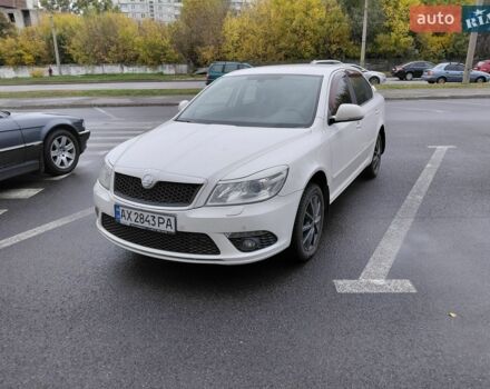 Белый Шкода Октавия, объемом двигателя 1.8 л и пробегом 166 тыс. км за 7600 $, фото 1 на Automoto.ua