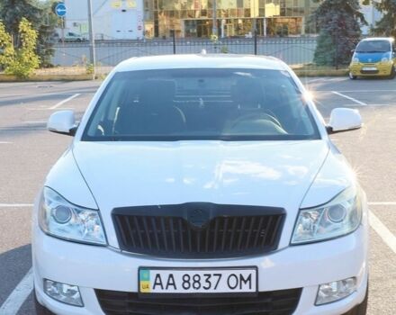 Белый Шкода Октавия, объемом двигателя 1.8 л и пробегом 120 тыс. км за 8300 $, фото 1 на Automoto.ua