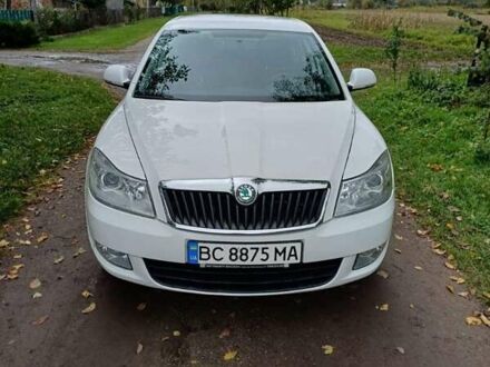 Белый Шкода Октавия, объемом двигателя 1.6 л и пробегом 135 тыс. км за 8800 $, фото 1 на Automoto.ua