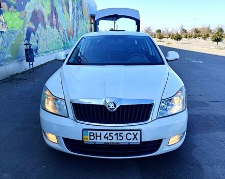 Белый Шкода Октавия, объемом двигателя 1.8 л и пробегом 105 тыс. км за 8700 $, фото 1 на Automoto.ua