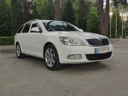 Білий Шкода Октавія, об'ємом двигуна 1.6 л та пробігом 301 тис. км за 8600 $, фото 1 на Automoto.ua