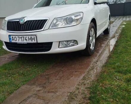 Белый Шкода Октавия, объемом двигателя 1.6 л и пробегом 300 тыс. км за 8000 $, фото 1 на Automoto.ua