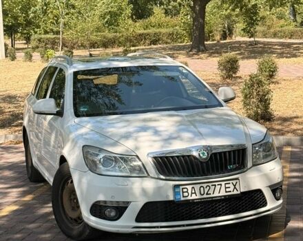 Белый Шкода Октавия, объемом двигателя 2 л и пробегом 370 тыс. км за 7000 $, фото 1 на Automoto.ua