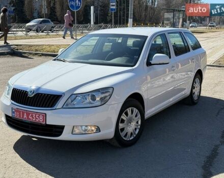 Белый Шкода Октавия, объемом двигателя 1.6 л и пробегом 182 тыс. км за 7950 $, фото 1 на Automoto.ua
