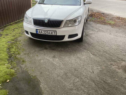 Шкода Октавия 2011 в Народичах на Automoto.ua Белый Шкода Октавия, объемом двигателя 1.97 л и пробегом 307 тыс. км за 8200 $, фото 1 на Automoto.ua