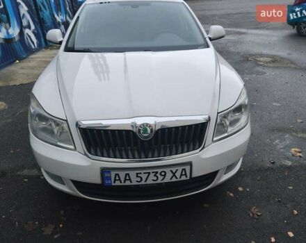 Белый Шкода Октавия, объемом двигателя 1.6 л и пробегом 209 тыс. км за 8700 $, фото 1 на Automoto.ua