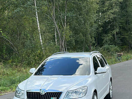 Белый Шкода Октавия, объемом двигателя 1.98 л и пробегом 147 тыс. км за 10000 $, фото 1 на Automoto.ua