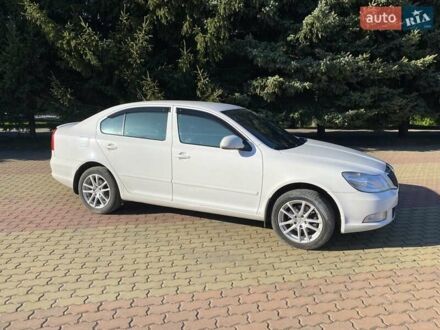 Білий Шкода Октавія, об'ємом двигуна 1.8 л та пробігом 135 тис. км за 8300 $, фото 1 на Automoto.ua
