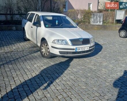 Белый Шкода Октавия, объемом двигателя 1.6 л и пробегом 260 тыс. км за 7000 $, фото 1 на Automoto.ua