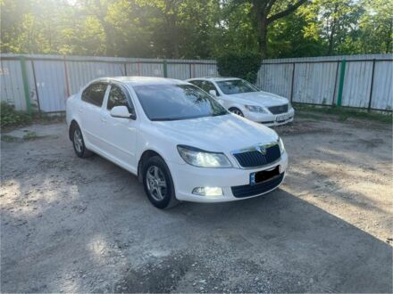 Белый Шкода Октавия, объемом двигателя 1.6 л и пробегом 437 тыс. км за 6500 $, фото 1 на Automoto.ua