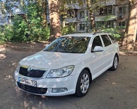 Белый Шкода Октавия, объемом двигателя 1.6 л и пробегом 217 тыс. км за 8800 $, фото 1 на Automoto.ua