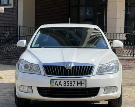 Белый Шкода Октавия, объемом двигателя 1.8 л и пробегом 160 тыс. км за 7000 $, фото 1 на Automoto.ua
