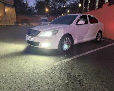Білий Шкода Октавія, об'ємом двигуна 1.6 л та пробігом 200 тис. км за 8500 $, фото 1 на Automoto.ua