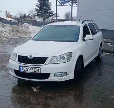 Белый Шкода Октавия, объемом двигателя 1.6 л и пробегом 287 тыс. км за 8000 $, фото 1 на Automoto.ua