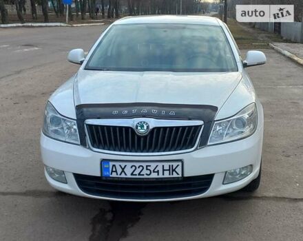 Белый Шкода Октавия, объемом двигателя 1.6 л и пробегом 190 тыс. км за 8300 $, фото 1 на Automoto.ua