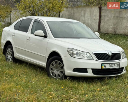 Белый Шкода Октавия, объемом двигателя 1.6 л и пробегом 280 тыс. км за 5888 $, фото 1 на Automoto.ua