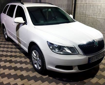 Білий Шкода Октавія, об'ємом двигуна 1.6 л та пробігом 21500 тис. км за 8000 $, фото 1 на Automoto.ua