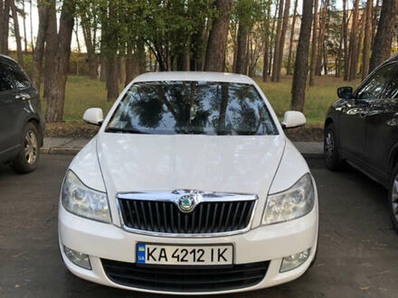Белый Шкода Октавия, объемом двигателя 1.8 л и пробегом 240 тыс. км за 7500 $, фото 1 на Automoto.ua