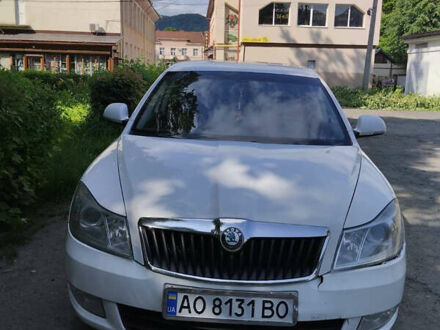 Белый Шкода Октавия, объемом двигателя 1.6 л и пробегом 220 тыс. км за 6400 $, фото 1 на Automoto.ua
